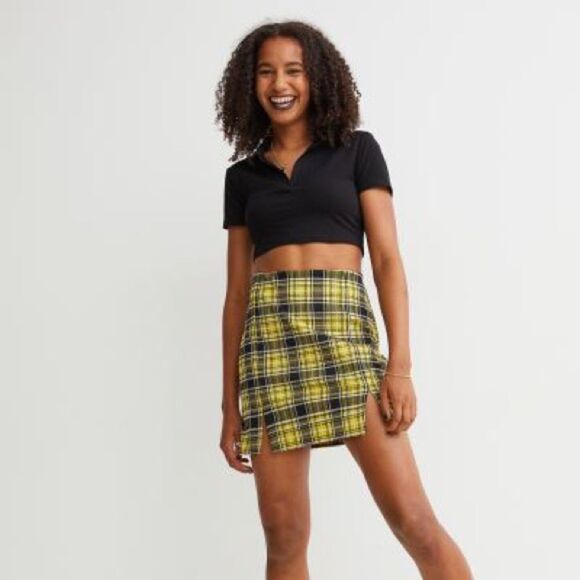✨H&M Plaid Short Skirt✨ - Picture 1 of 8